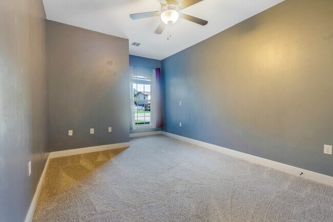 Building Photo - 651 Powell Dr NE