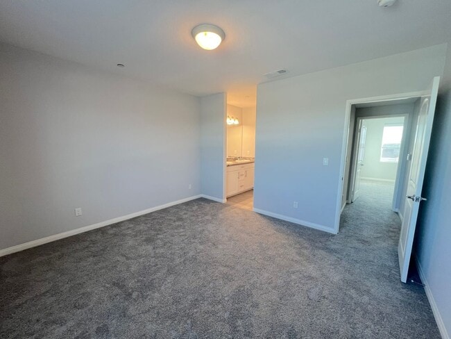 Building Photo - 4 Bedroom townhome available now in Cypress