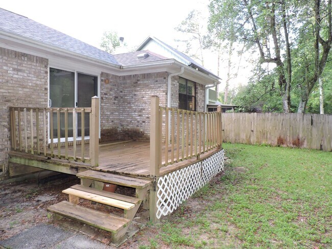 Building Photo - Convenient westside location!