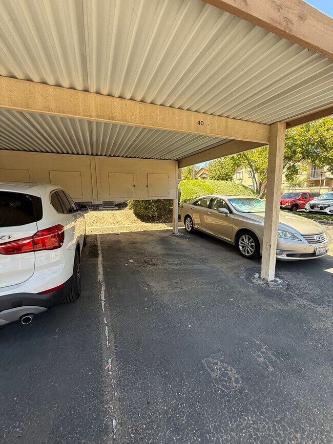 Building Photo - 2-bedroom, 2-bathroom Apartment located in...