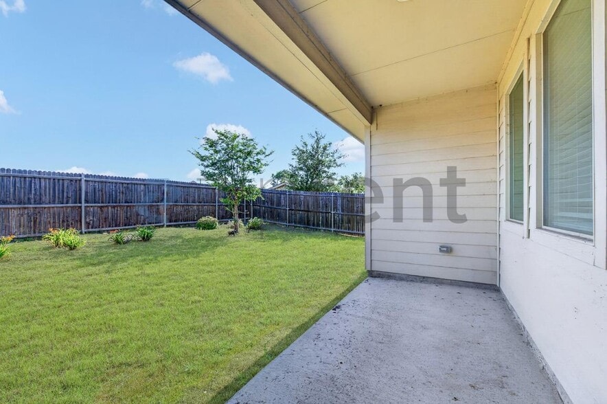 Building Photo - Unit