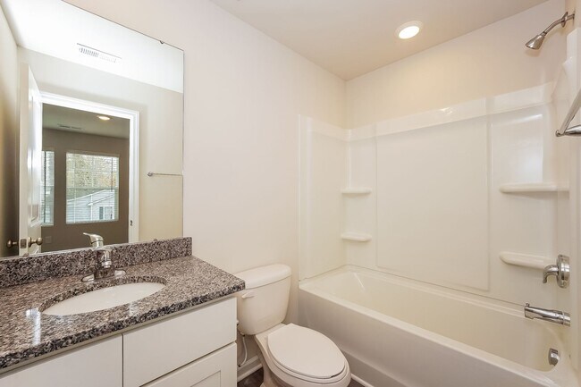 Building Photo - 3-Bedroom, 3.5 Bath Townhome for Rent in Mooresville, NC | Attached Garage & Modern Kitchen