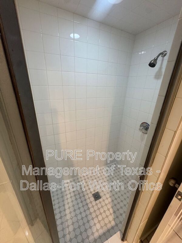 Building Photo - 7313 Century Dr