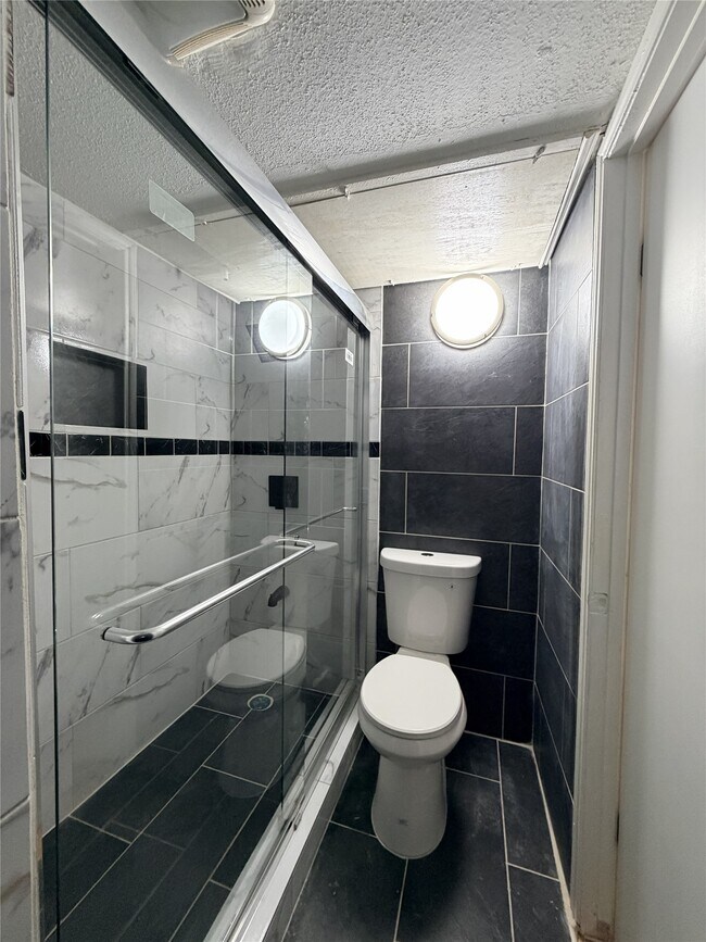 Building Photo - 9550 Deering Dr
