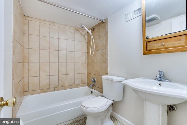 Building Photo - 13636 Greenwood Dr