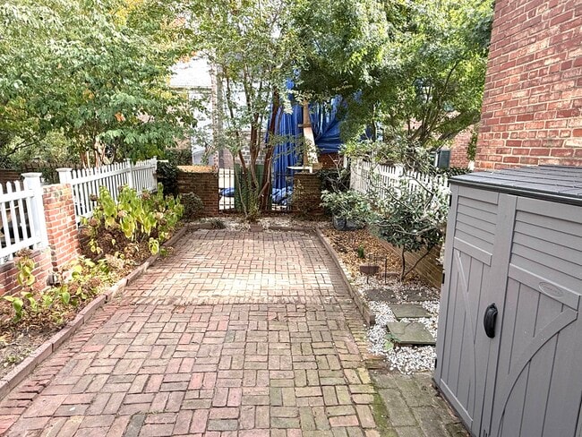 Private fenced backyard perfect for entertaining - 830 S Pitt St
