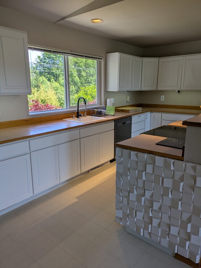 Building Photo - 4565 21st Ave SW