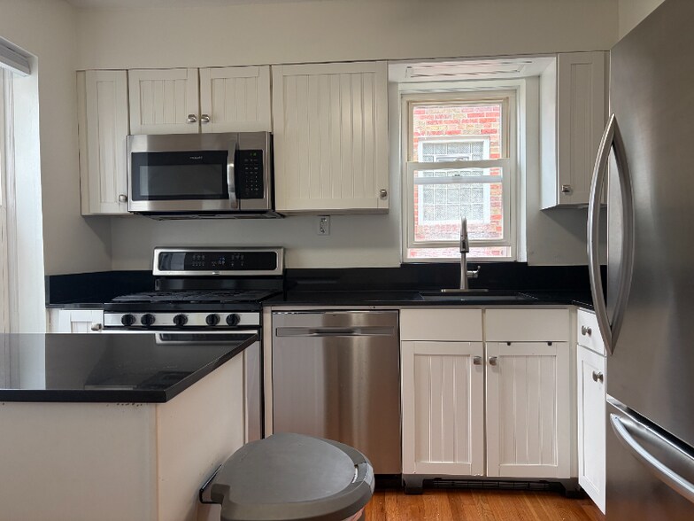 Building Photo - 5665 Pernod Ave