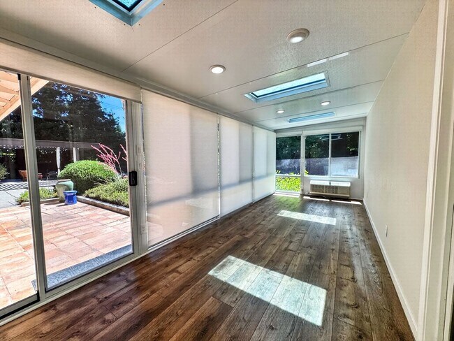 Building Photo - Gorgeous 4 Bedroom PLUS Spacious Bonus Room with Pool in Desired Alamo Neighborhood Available Now!