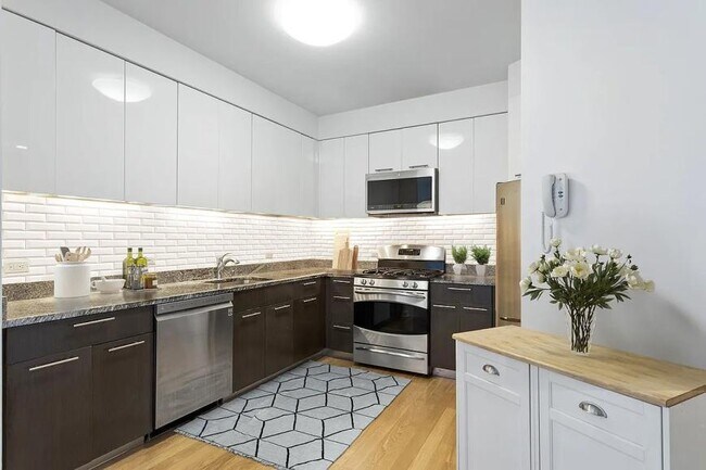 Building Photo - 3 bedroom in Brooklyn NY 11217