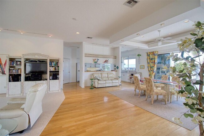Building Photo - 131 Sands Pt Dr