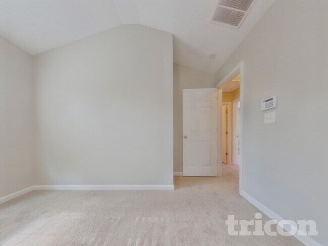 Building Photo - 341 Rosemont Ct