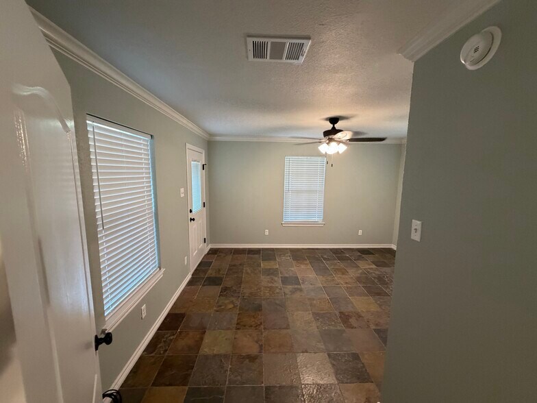 Flex Room - 421 W Thomas St