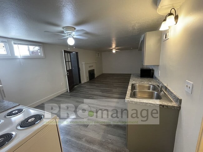 Building Photo - 205 8th St
