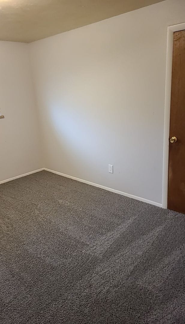 Building Photo - Updated 2 Bedroom Apartment with Private P...