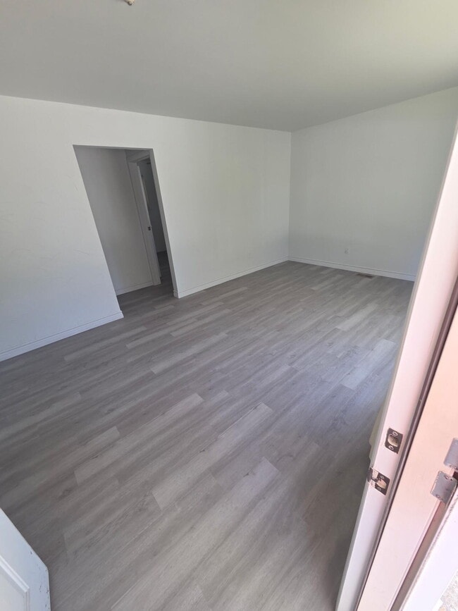 Building Photo - 672 Linda Vista Dr