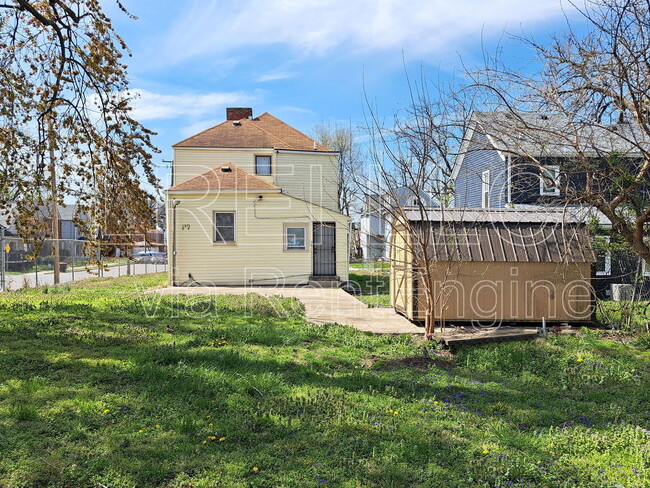 Building Photo - 1371 Olive St