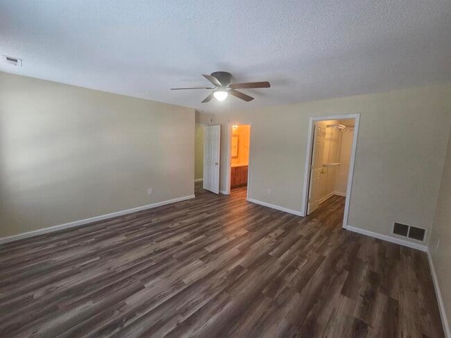 Building Photo - 5604 Rambling Dr