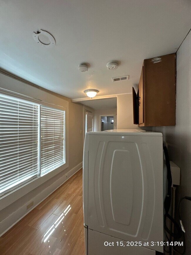 Building Photo - RHODES AREA 4 Bedroom Home Now Available F...