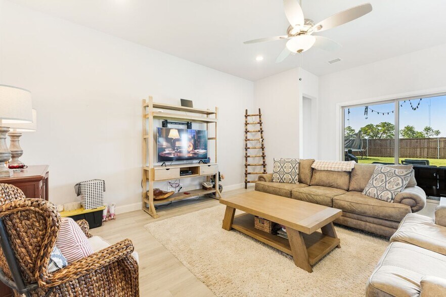 Building Photo - 209 Chesapeake Dr