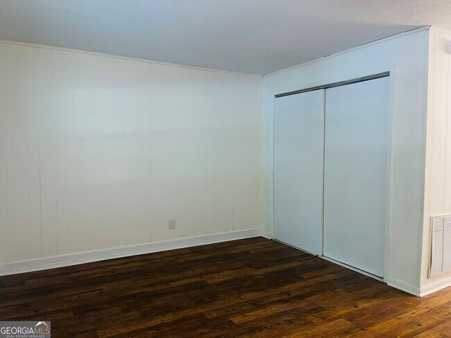 Building Photo - 45 Westgate Cir