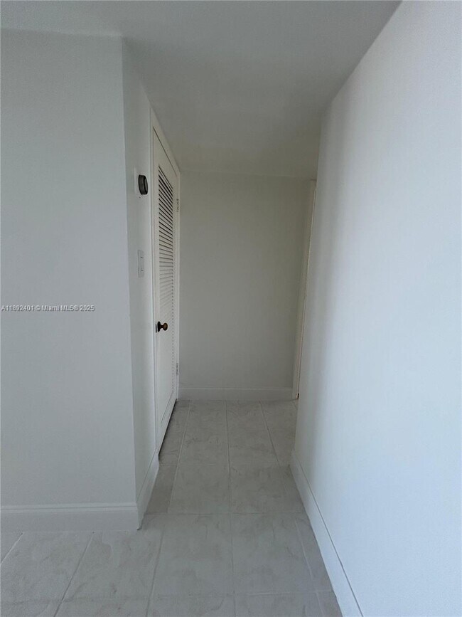 Building Photo - 18021 Biscayne Blvd