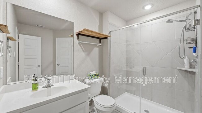 Building Photo - 1116 RIVER WOOD