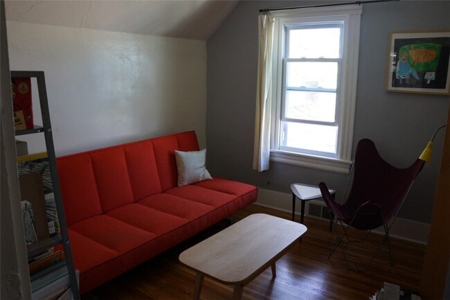 Building Photo - 28 Bly St