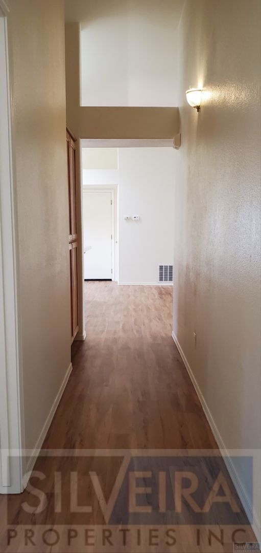 Building Photo - 2 Bedroom Santa Maria home available!