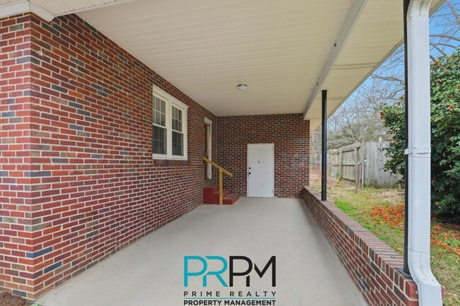 Building Photo - 8 Kathryan Ct