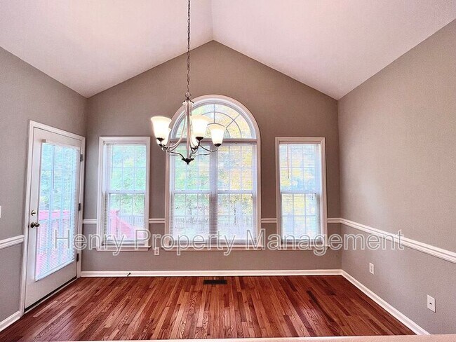 Building Photo - 109 Kindred Way