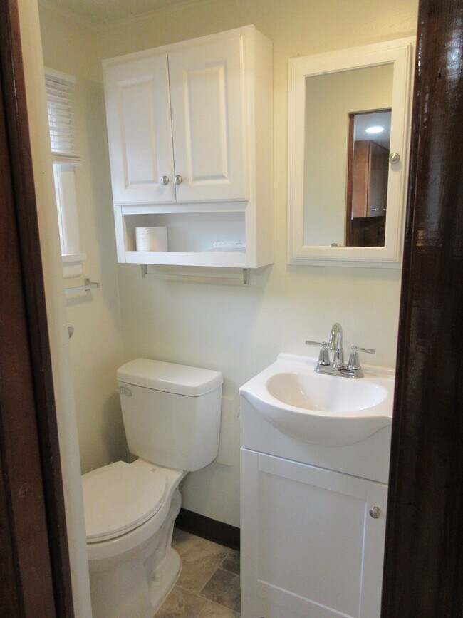 Building Photo - Cozy & Comfortable & Furnished Tiny House