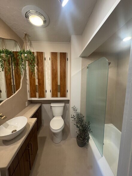 Stunning fully remodeled bathroom - 73 Edmondson Ridge Rd