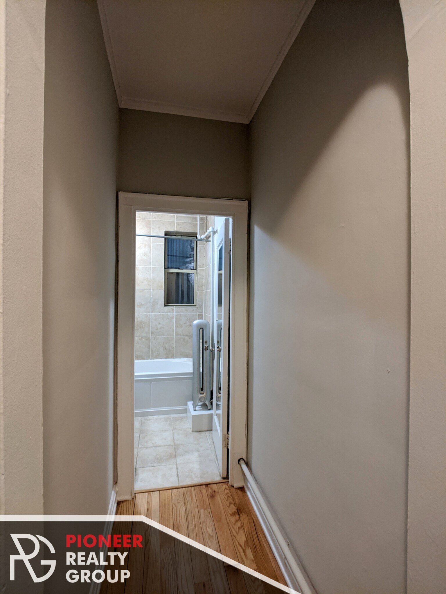 Building Photo - 546 W Surf St