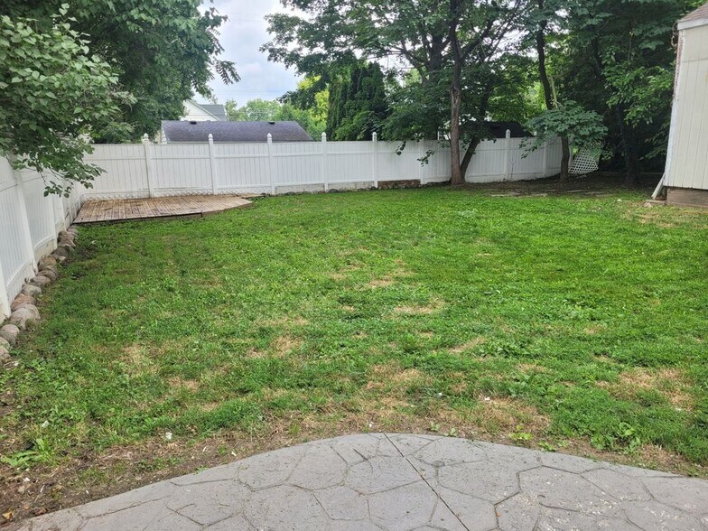 Building Photo - 407 1st St