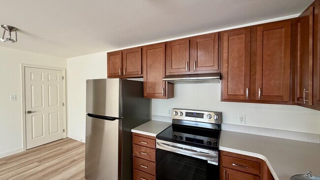 Building Photo - 28 Sequoia Dr