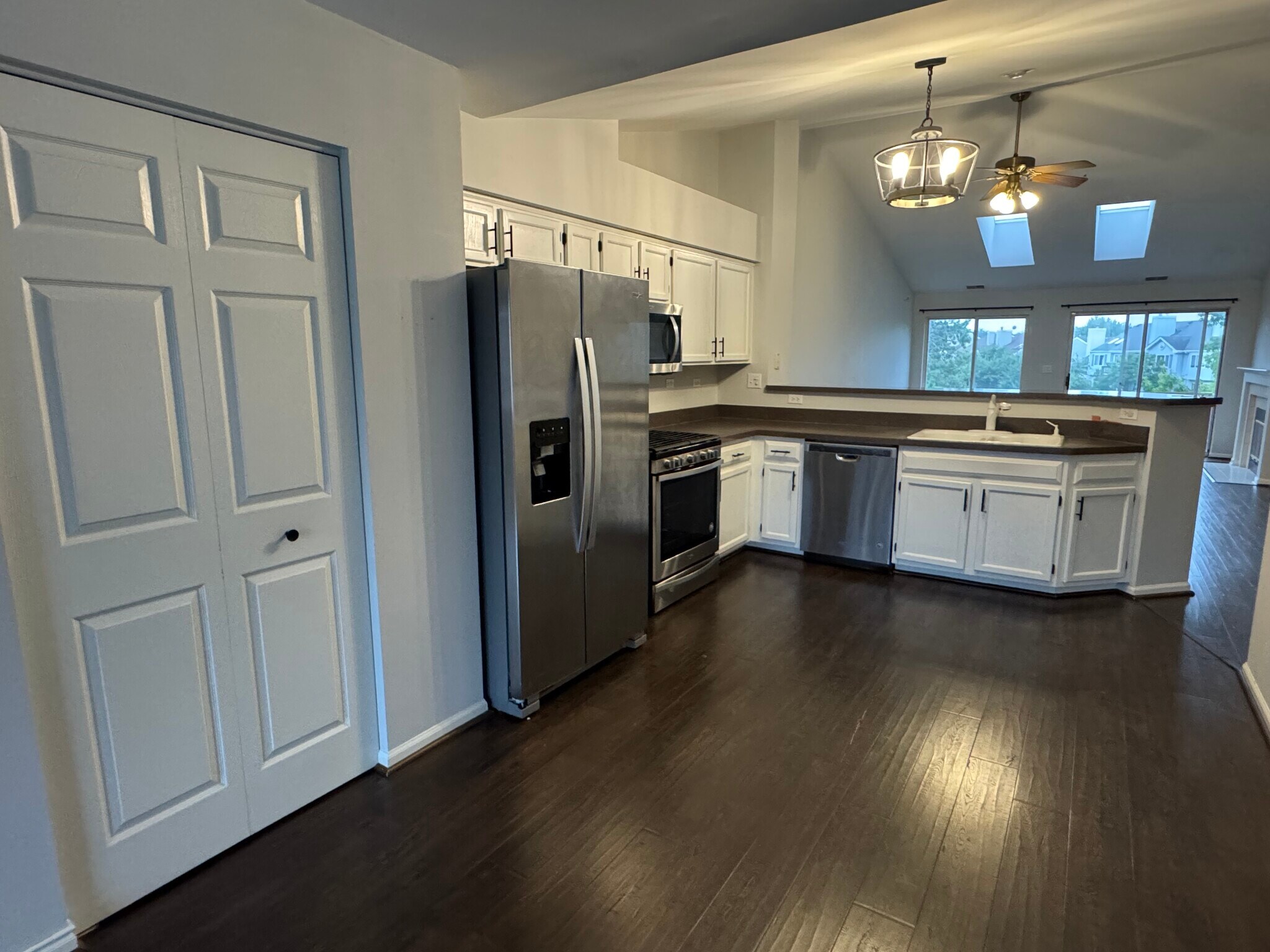 Kitchen - 268 Camel Bend Ct