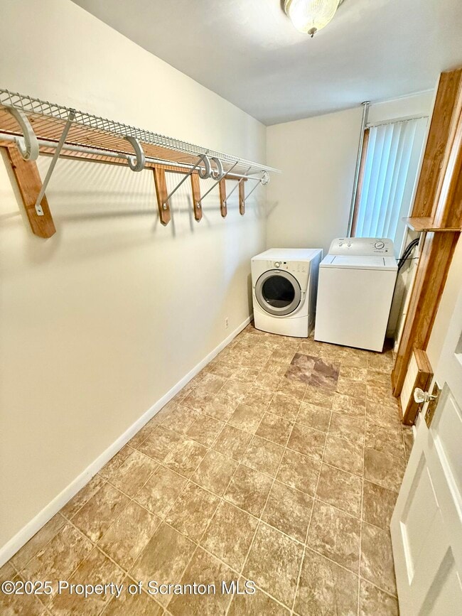 Building Photo - 1012 N Webster Ave