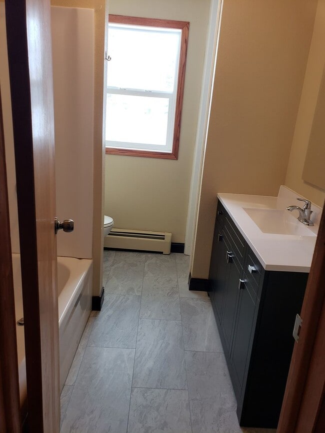 Building Photo - 1417 3rd Ave NW