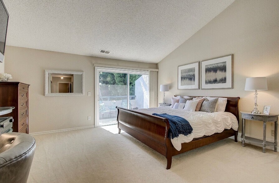 Building Photo - 1303 Victoria Ter