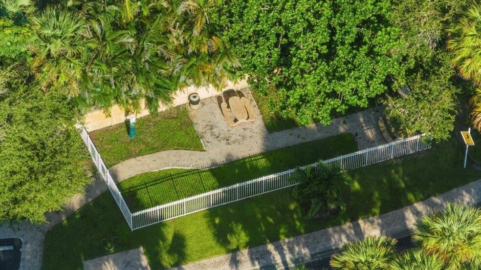Building Photo - Villas of Juno