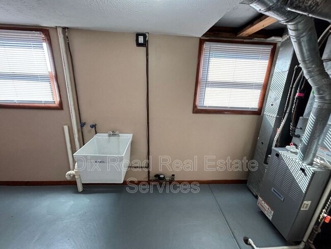 Building Photo - 601 Leo Dr