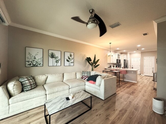 Building Photo - Updated Townhome in Gated Magnolia Park!