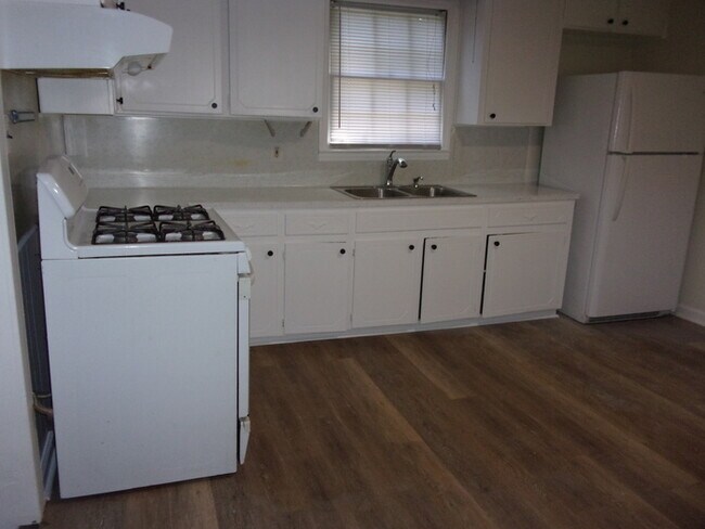 Building Photo - 2 Bedroom 1 Bath Home off Ebenezer Road