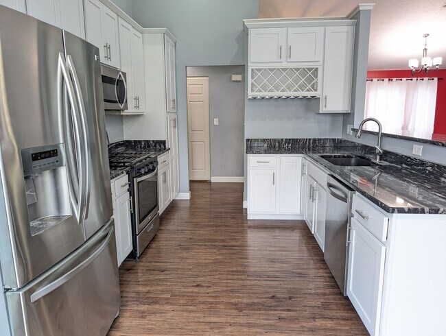 Building Photo - AVAILABLE 1/1/2026- 3 Bedroom / 2 Full Bath Home in Englewood!