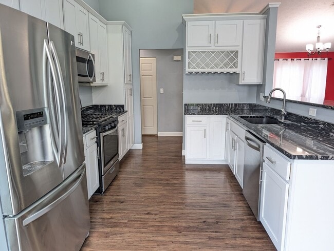 Building Photo - AVAILABLE SOON - 3 Bedroom / 2 Full Bath Home in Englewood!