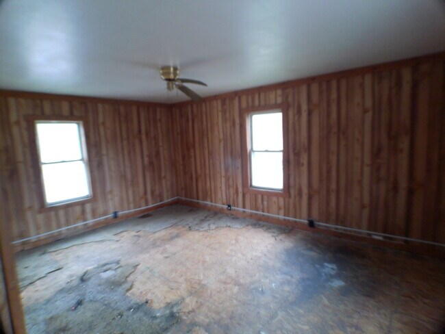 Building Photo - 1035 E Main St