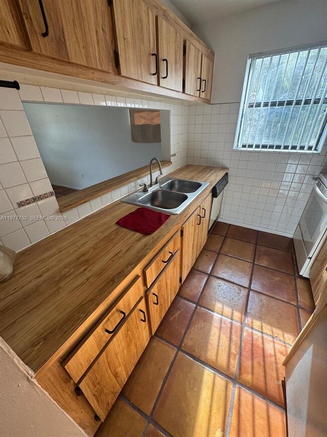 Building Photo - 6031 Shaker Wood Cir