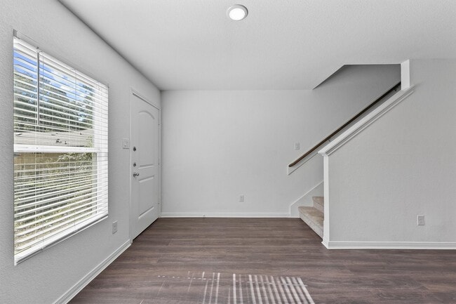 Building Photo - 771 Plum Tree Cir