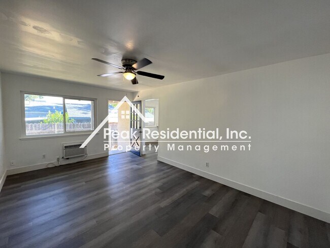Building Photo - Updated 2bd/1ba Carmichael Duplex with Garage